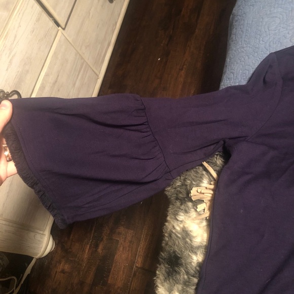 Crown and ivy top - Picture 2 of 3